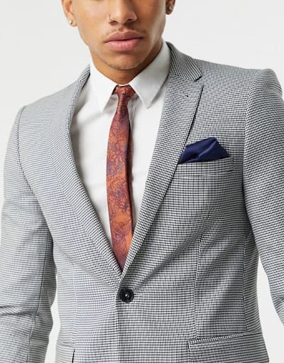 combinaison cravate et pochette costume gris idée pour comment s'habiller pour un mariage homme